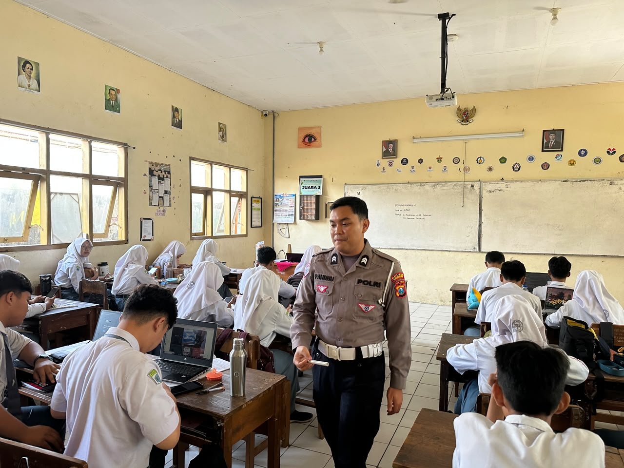 Kenalkan Teknologi AI, Polres Pasuruan Edukasi Ratusan Pelajar SMAN 1 Purwosari
