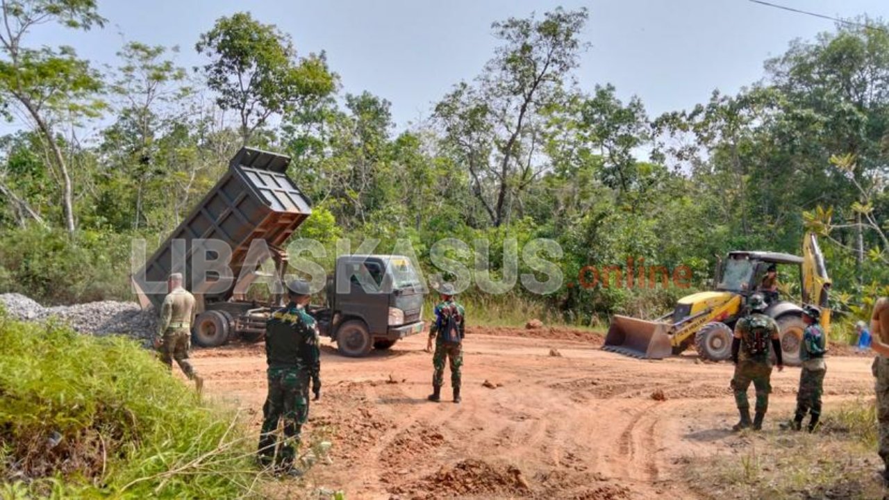Wadan Kodiklat TNI Tinjau Pengerasan Jalan 3 Kilometer dalam Super Garuda Shield 2026