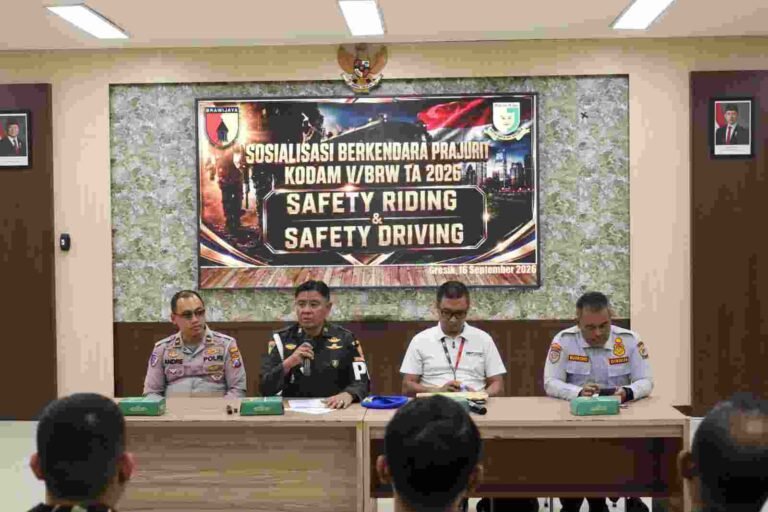 Cegah Kecelakaan di Jalan, Satlantas Polres Gresik Gelar Coaching Clinic Bersama Subdenpom
